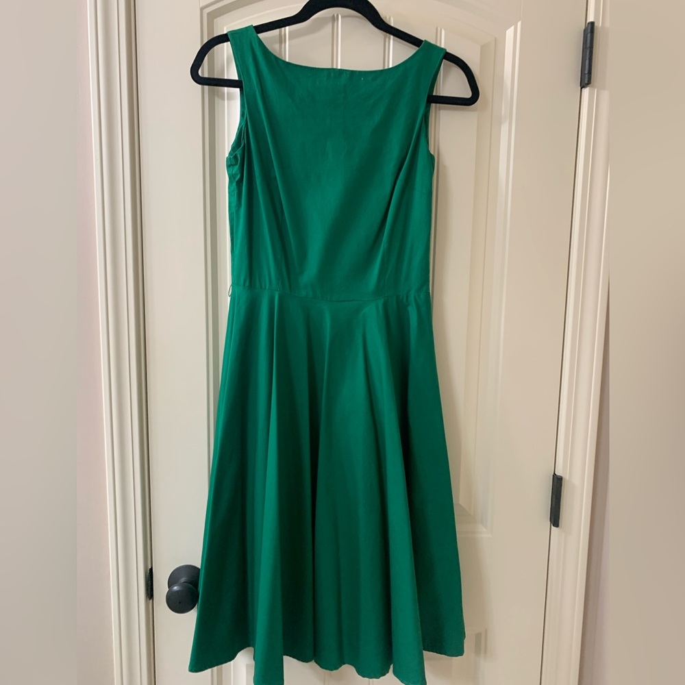 Elegant Green Sleeveless Dress